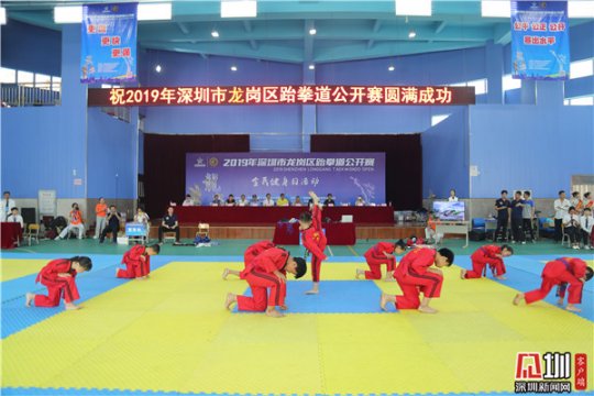 600位选手角逐龙岗区跆拳道公开赛 首次使用电子护具