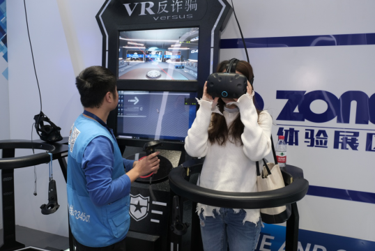 VR新体验：深圳坂田掀起“龙岗第一课”教育热潮